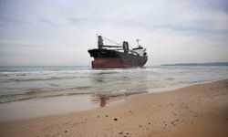 Sarıyer'de karaya oturan gemiyi kurtarma çalışmaları sürüyor