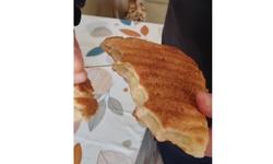 Bursa Nilüfer’de tepki çeken görüntü: Ekmeğin içinden lastik çıktı