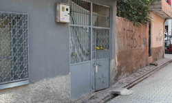 Adana'da çocuklarının annesini öldürüp başında ağladı!