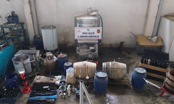 Bursa İznik’te iş yerinde kaçak alkol ve malzemeler ele geçirildi