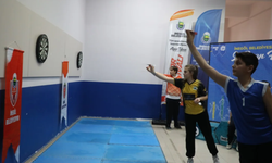 İnegöl'de dart turnuvasında rekabet doruğa ulaştı