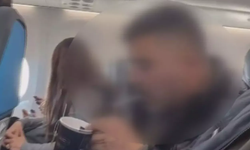Sosyal medya fenomeni Erkan Toy uçakta sigara içip video çekti: Kara listeye alındı