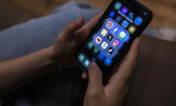 Sosyal medya devlerine bağımlılık davası: Instagram ve YouTube hakim karşısında