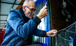 Ekmeğini denizden çıkaran balıkçılara Büyükşehir'den mazot desteği