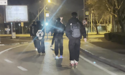 Bursa’da patenli gençlerin tehlikeli yolculuğu kamerada