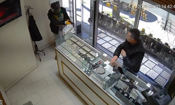 Bursa Yenişehir'de kuyumcu soygunu güvenlik kamerasında