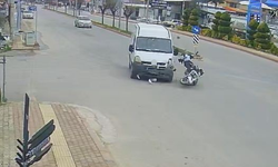 Ticari araçla çarpışan motosiklet sürücüsü metrelerce savrularak hayatını kaybetti