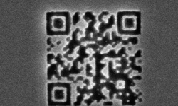 Bilim insanlarından "görünmez" başarı: Dünyanın en küçük QR kodu üretildi