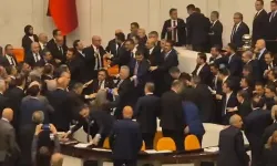 TBMM'de gerginlik! CHP'li vekiller kürsüyü işgal etti