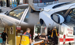 Bursa İnegöl'de motosikletli 2 otomobile çarptı