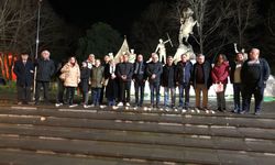 Saat 04.17’de Yanan 11 Mum! CHP İnegöl 6 Şubat’ı Unutmadı