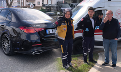 Bursa İnegöl'de lastiği patlayan otomobil TIR ile çarpıştı