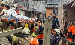 İnegöl ekipleri yıkımda hayat kurtarıyor