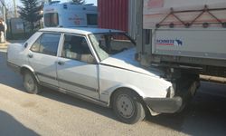 Bursa İnegöl'de otomobil tıra çarptı!