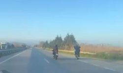 Bursa Mustafakemalpaşa'da motosiklet sürücülerinin tehlikeli yolculuğu kamerada