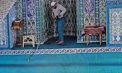 Bursa'da oltalı hırsız camiden mikrofon çaldı