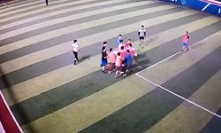 Bursa Nilüfer'de stres atmak için gittikleri halı saha maçında yumruklar konuştu