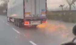 Bursa Kestel'de korku dolu anlar, direği deviren TIR olay yerinden kaçtı