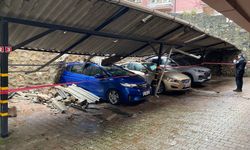 Bursa Osmangazi'de yağışla istinat duvarı çöktü, 3 lüks otomobil zarar gördü