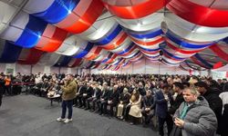 Arnavutköy'de hamsi ve horon coşkusu