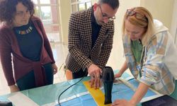 Balıkesir'de üniversiteliler bal mumu etkinliği düzenledi