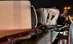 Büyükçekmece TEM Otoyolu'nda tır devrildi: Kilometrelerce trafik oluştu