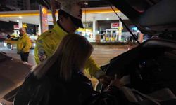 Caddebostan'da otomobilin camından sarkan gençten pes dedirten sözler: 'Bayrampaşa çocuğuyuz 100 bin lira ceza yedik, yine yeriz'