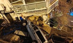 Silivri'de hafif ticari araç 5 metreden aşağı düştü