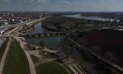 Tunca Nehri kıyısında toprak kayması: 50 metrelik alanda çatlaklar oluştu