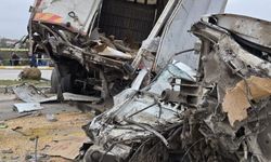 Freni patlayan tır dehşet saçtı: Öğrenci servisi dahil 7 araç birbirine girdi