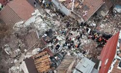 İstanbul Fatih'te bina çöktü!