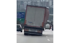 Bursa Nilüfer'de tır yan şekilde ilerledi