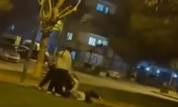 Bursa İnegöl'de genç kızların saç saça kavgası kamerada