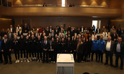 Nilüfer’in genç sporcuları başarılarını belediye meclisinde paylaştı