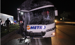 Bursa'dan yola çıkan tıra otobüs çarptı!