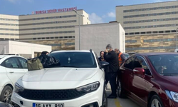 Otoparkta panik dolu anlar... Araçta kilitli kalan çocuk cam kırılarak kurtarıldı