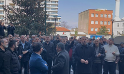 Bursa'da halk otobüsü esnafı belediye önünde toplandı