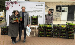 İnegöl’de mezarlıklar bayram öncesi çiçeklerle donatıldı