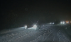 Bursa İnegöl'de kar yağışı nedeniyle karayolu kapandı