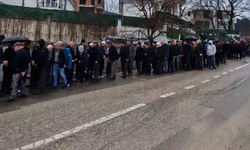 İnegöl'de 60 yıllık bayram geleneği: 1 kilometrelik bayramlaşma kuyruğu