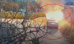 Park halindeki otomobili benzin döküp kundaklamak isterken kendini yaktı