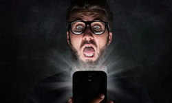 Günde 6 saat telefon bakmak erken yaşlandırıyor!