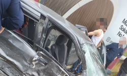 İnegöl'de 2 araç çarpıştı! 7 yaralı