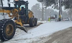 Bursa İnegöl'de karla mücadele devam ediyor