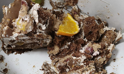 Bursa İnegöl'de fırından aldıkları pasta doğum günü kutlamasını gölgede bıraktı