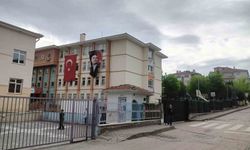 Ortaokul öğrencisi 3 gün boyunca okulda silahla gezdi!