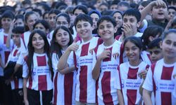 İnegölspor'dan öğrencilere anlamlı hediye