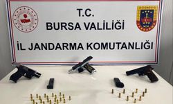 Bursa İnegöl'de ticari taksideki yolcudan silahlar çıktı