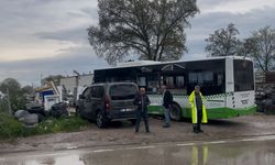 Bursa Osmangazi'de belediye otobüsü ile nakliye kamyonu çarpıştı: 2 yaralı