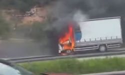 Bursa'da seyir halindeki kamyon, alev alev yandı